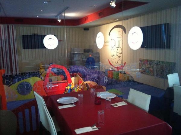 Area infantil y restaurante